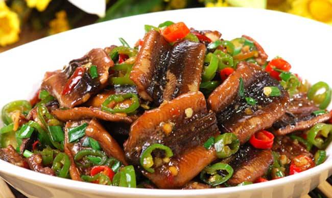 黄鳝不杀直接炖可以吗,黄鳝怎么杀保留黄鳝血