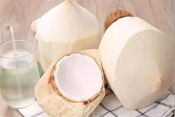 经常喝椰子水好不好,椰肉煮汤好吗