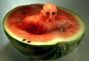 西瓜超人来了,听说西瓜和泡面更配哦