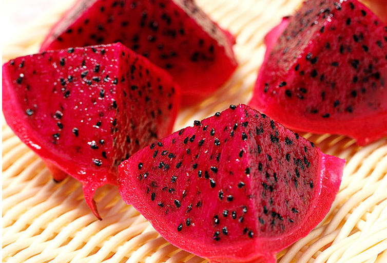 火龙果一天吃多少合适,一天最多吃两个火龙果