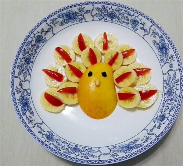 用水果拼盘制作出孔雀,孔雀变成了火鸡是怎么回事