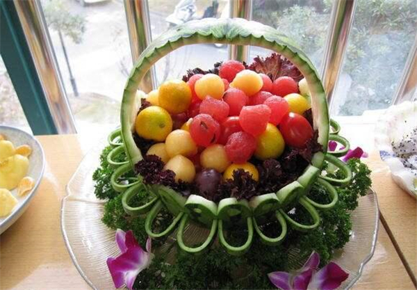 过生日的创意水果拼盘图片,比蛋糕更优雅的创意水果拼盘
