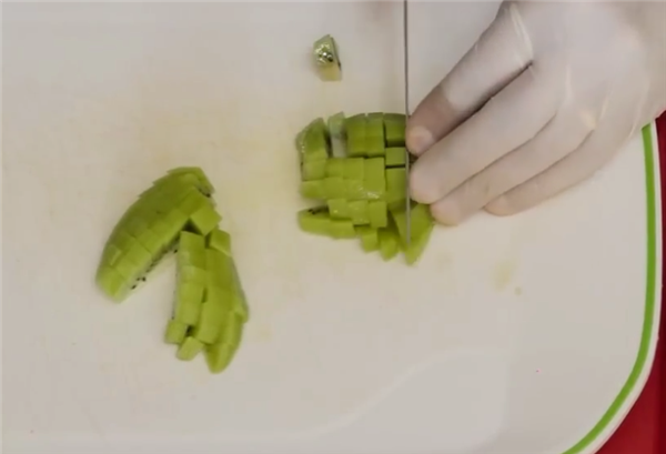 三种水果制作创意水果拼盘,家中也可以制作出高端水果拼盘