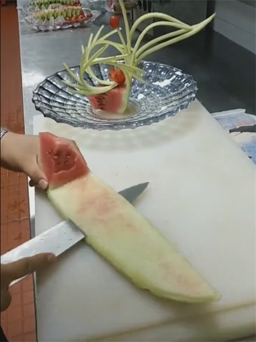 超级简单的ktv西瓜皮拉花教程,在家可制作的ktv西瓜皮拉花