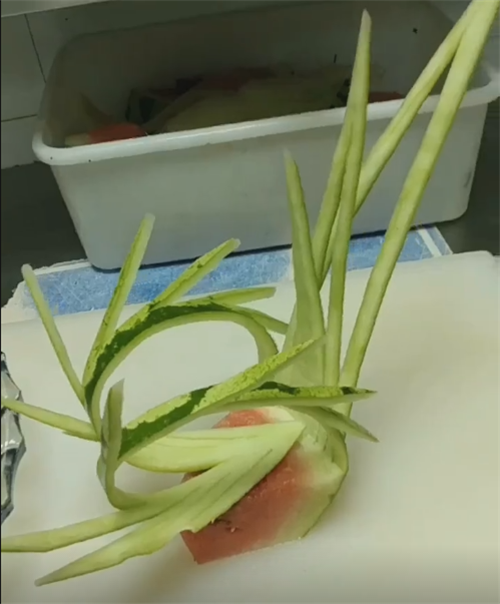 超级简单的ktv西瓜皮拉花教程,在家可制作的ktv西瓜皮拉花