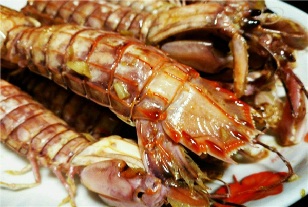 吃皮皮虾哪部位不能吃,吃皮皮虾的方法与技巧