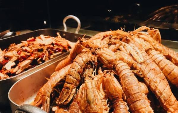 皮皮虾蒸熟后空壳了,皮皮虾的烹饪食用技巧