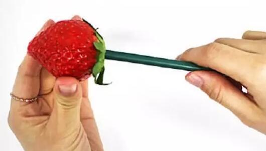 水果拼盘图片简单好看,浪漫草莓玫瑰花创意水果拼盘图片