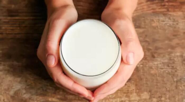 牛奶什么时候喝最好,过期的牛奶有什么用