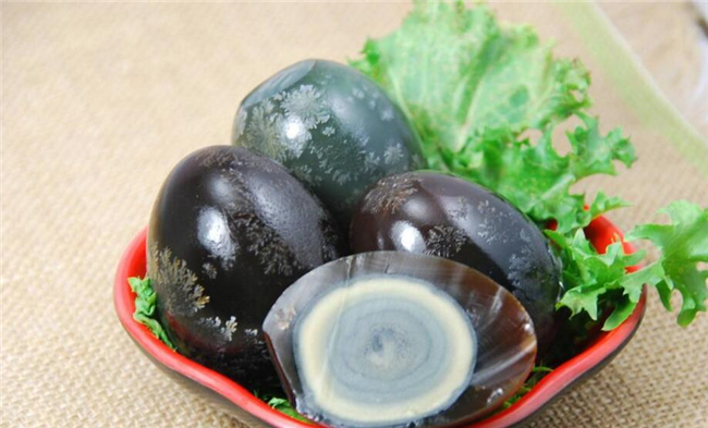 松花蛋的保质期是多久,松花蛋冷藏保质期多久