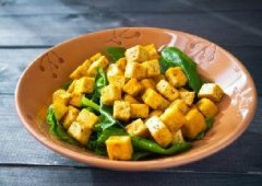 菠菜和豆腐能一起炒着吗,菠菜豆腐炒着吃没问题对人体骨骼好