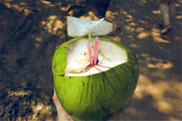 椰子汁为什么苦的,吃椰子要注意什么