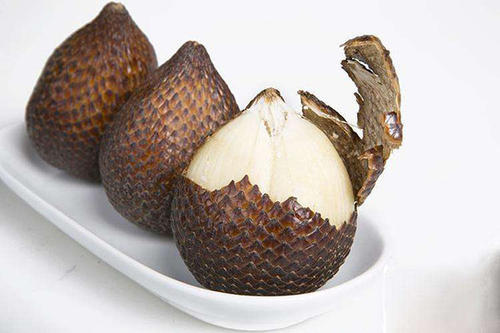 蛇皮果果肉是什么颜色,蛇皮果果肉颜色白中带黄